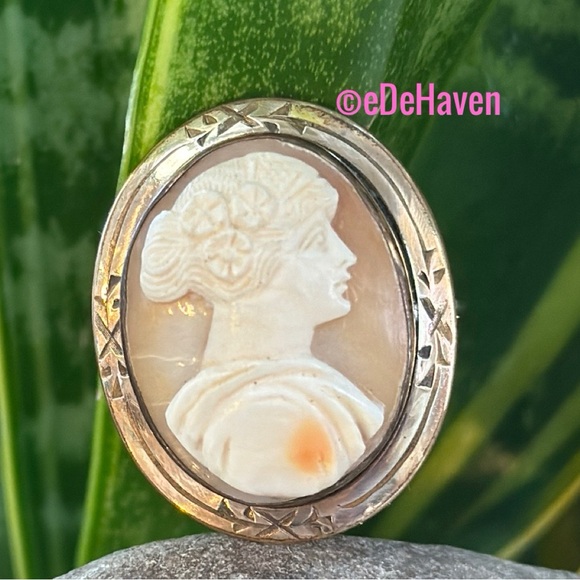 Vintage Jewelry - Gold filled Cameo Brooch
